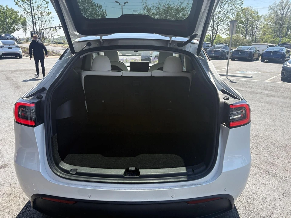 2022 Tesla Model Y - Image 7 of 17