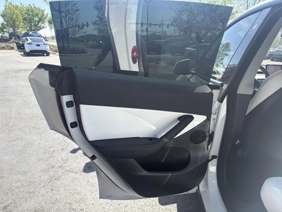 2022 Tesla Model Y - Image 10 of 17