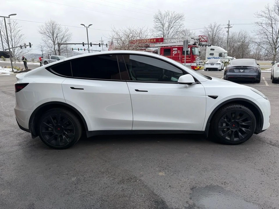 2022 Tesla Model Y - Image 4 of 15