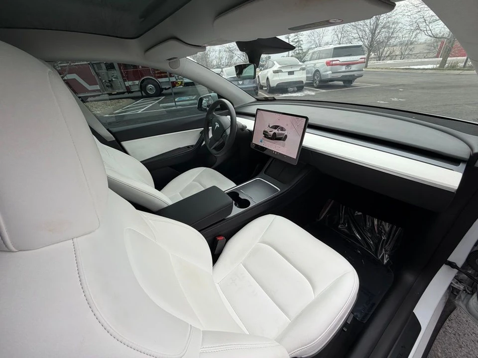 2022 Tesla Model Y - Image 12 of 15