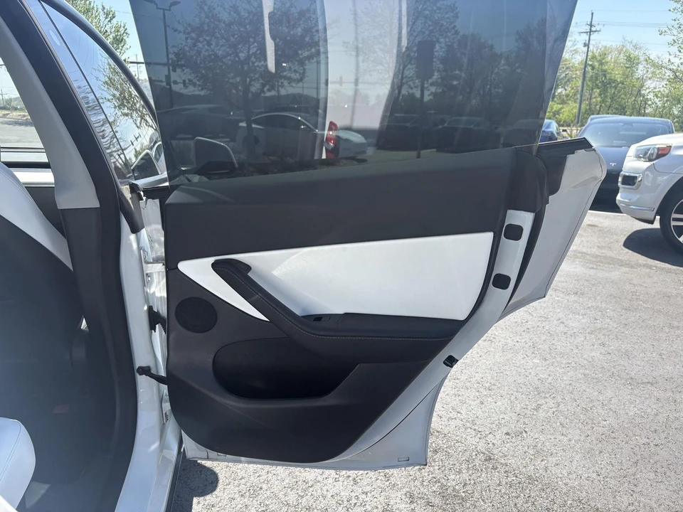2022 Tesla Model Y - Image 8 of 17
