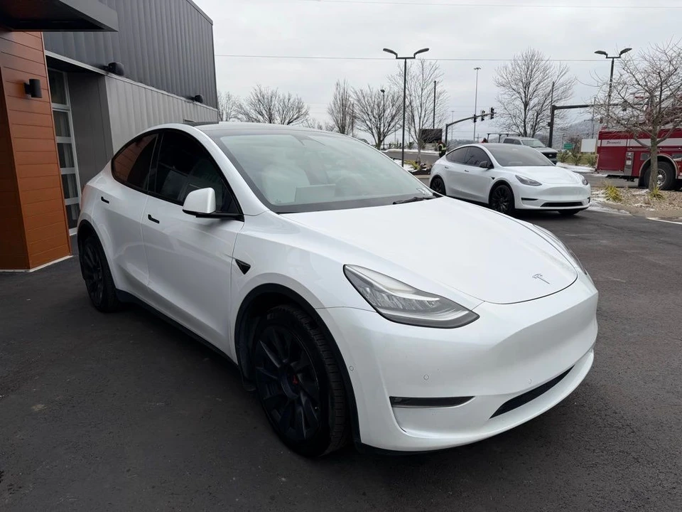 2022 Tesla Model Y - Image 3 of 15