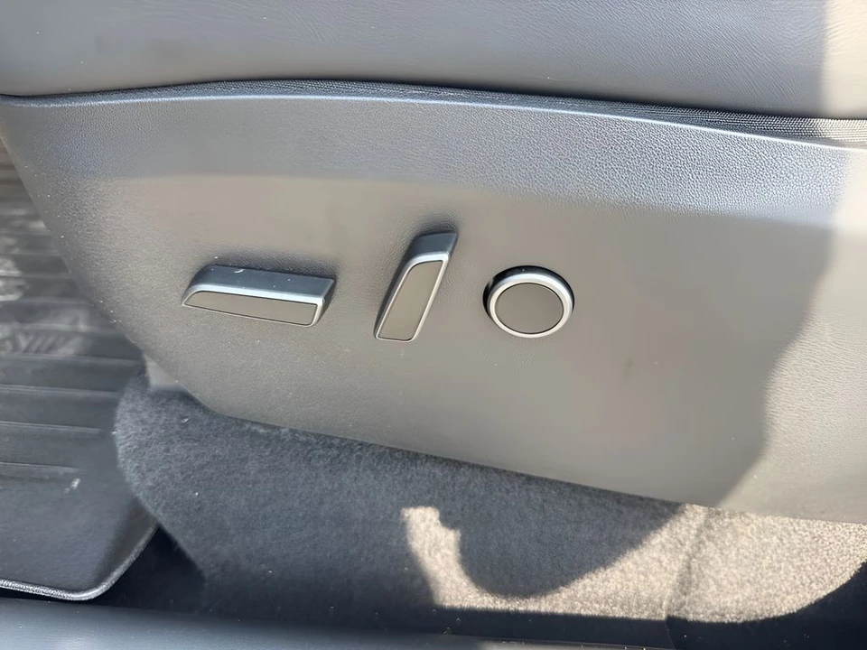 2022 Tesla Model Y - Image 10 of 21