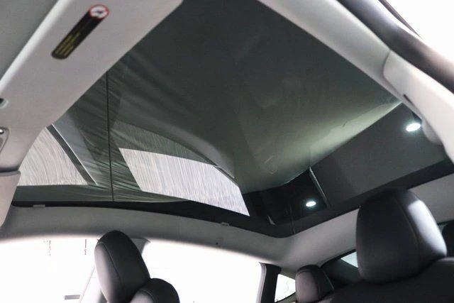 2022 Tesla Model Y - Image 9 of 21