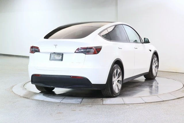 2022 Tesla Model Y - Image 13 of 21