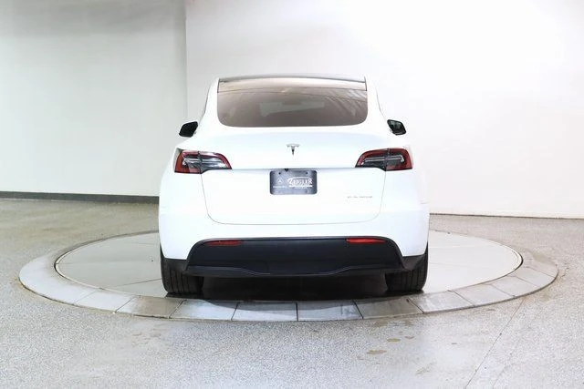 2022 Tesla Model Y - Image 11 of 12