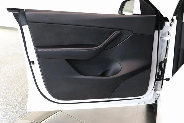 2022 Tesla Model Y - Image 16 of 21
