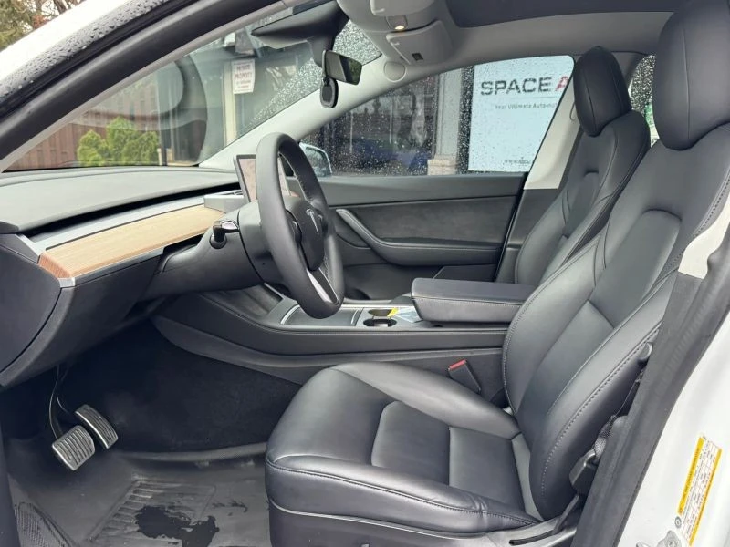 2022 Tesla Model Y - Image 9 of 12