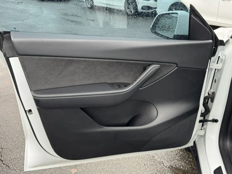 2022 Tesla Model Y - Image 7 of 12