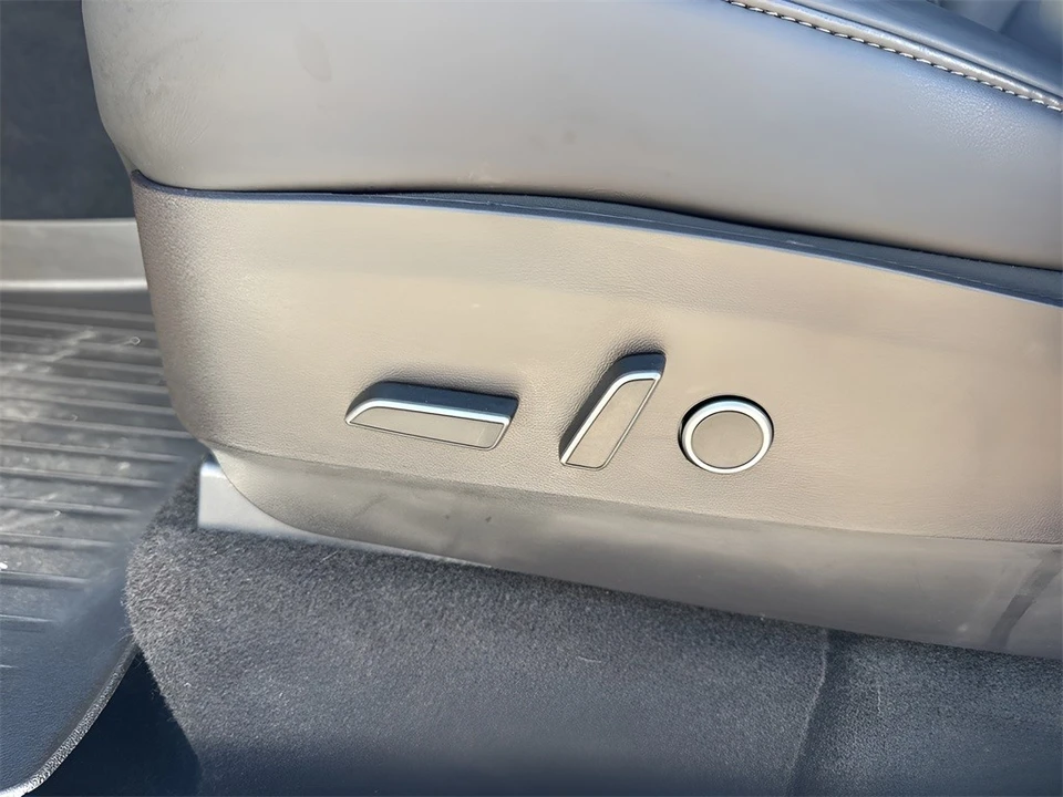 2022 Tesla Model Y - Image 10 of 12