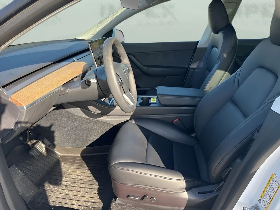 2022 Tesla Model Y - Image 9 of 12