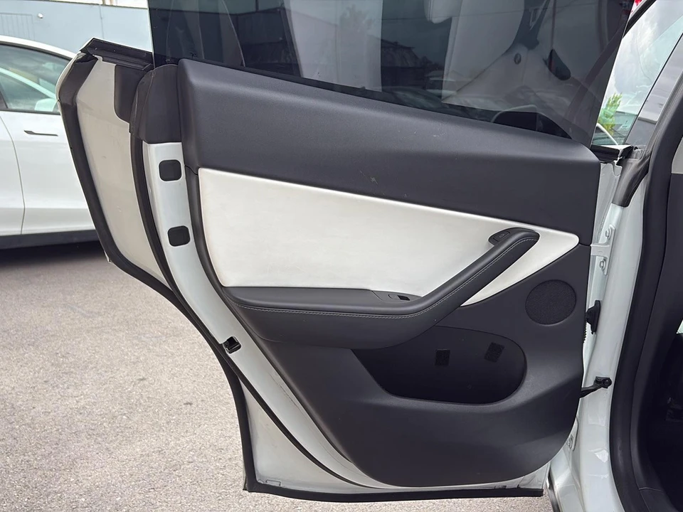 2022 Tesla Model Y - Image 17 of 21