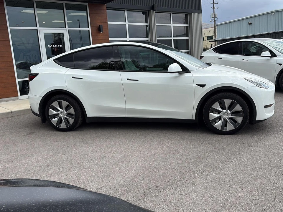 2022 Tesla Model Y - Image 9 of 21