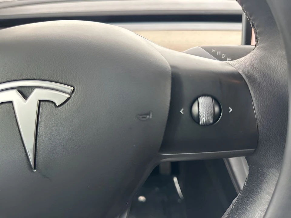 2022 Tesla Model Y - Image 17 of 21
