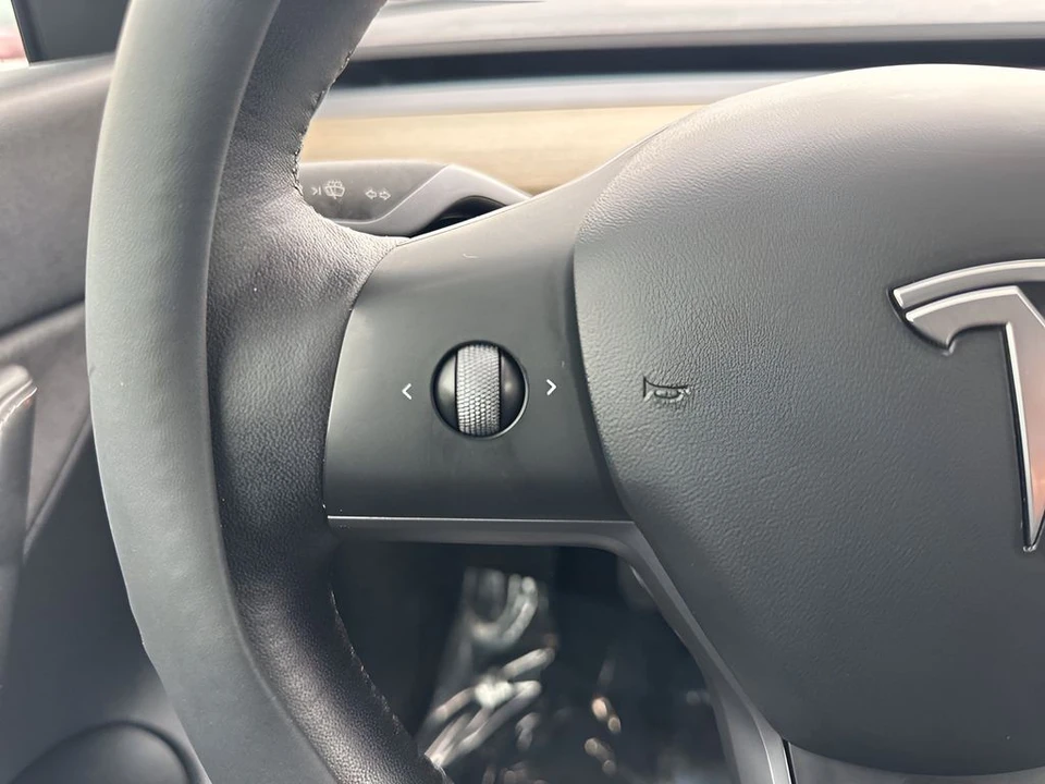 2022 Tesla Model Y - Image 16 of 21