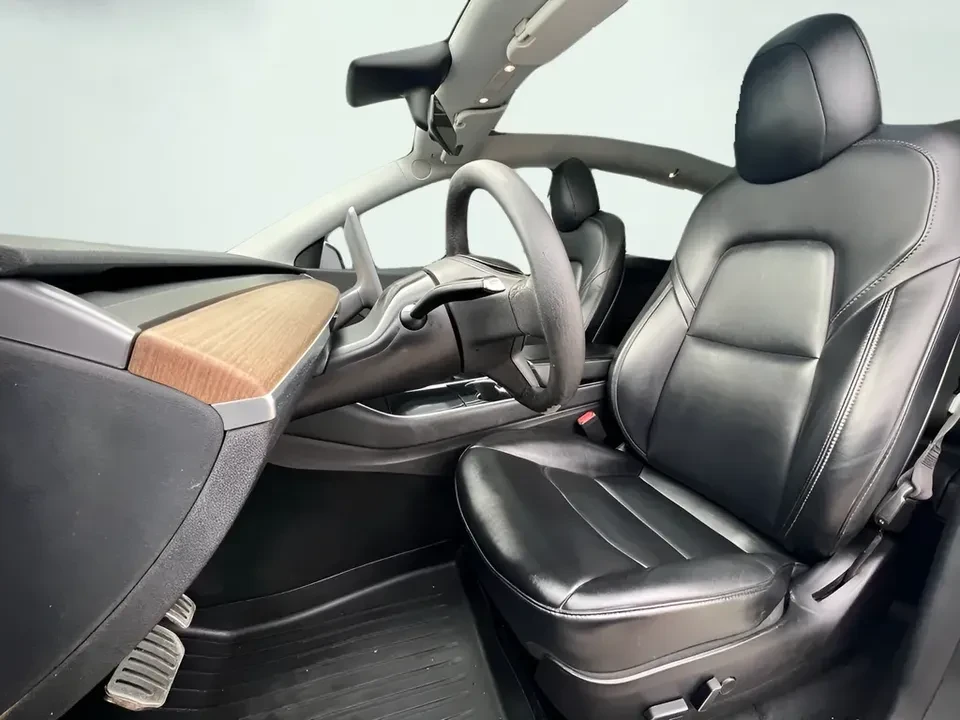 2022 Tesla Model Y - Image 17 of 20