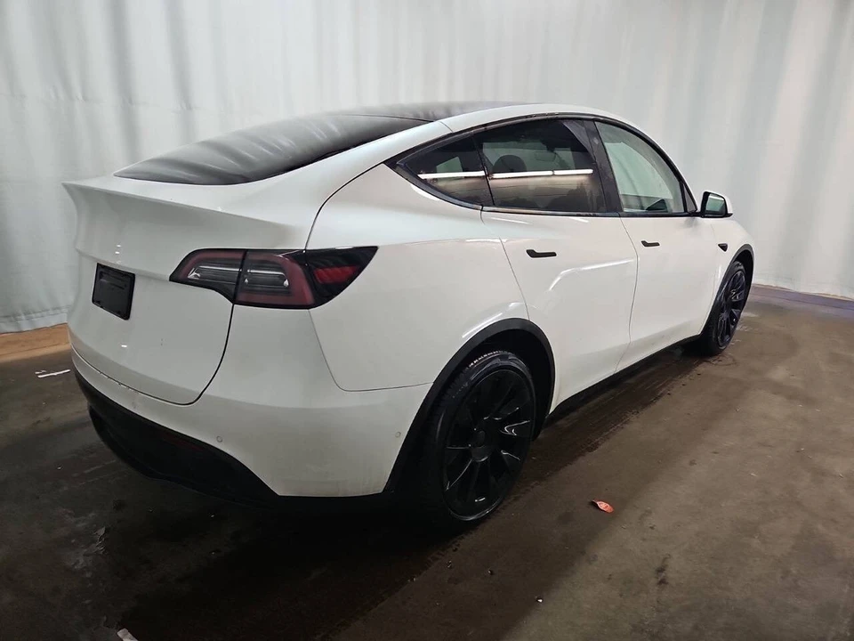 2022 Tesla Model Y - Image 4 of 8