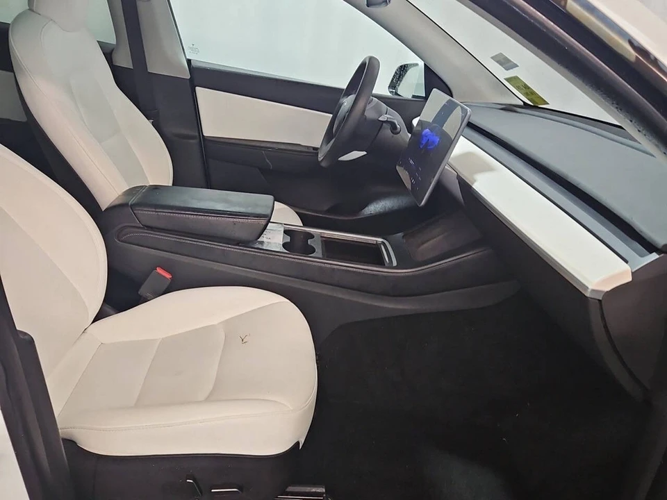 2022 Tesla Model Y - Image 7 of 8