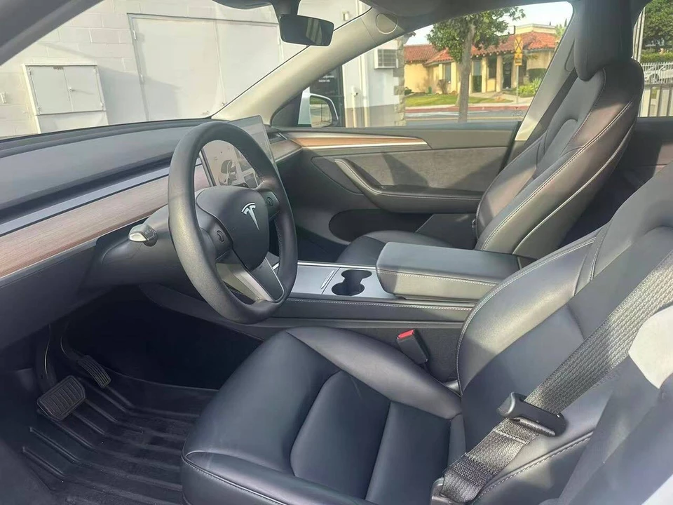 2022 Tesla Model Y - Image 12 of 13