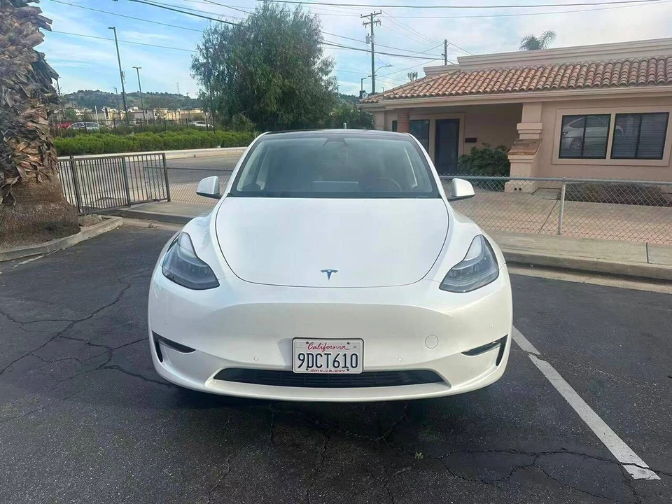 2022 Tesla Model Y - Image 4 of 13