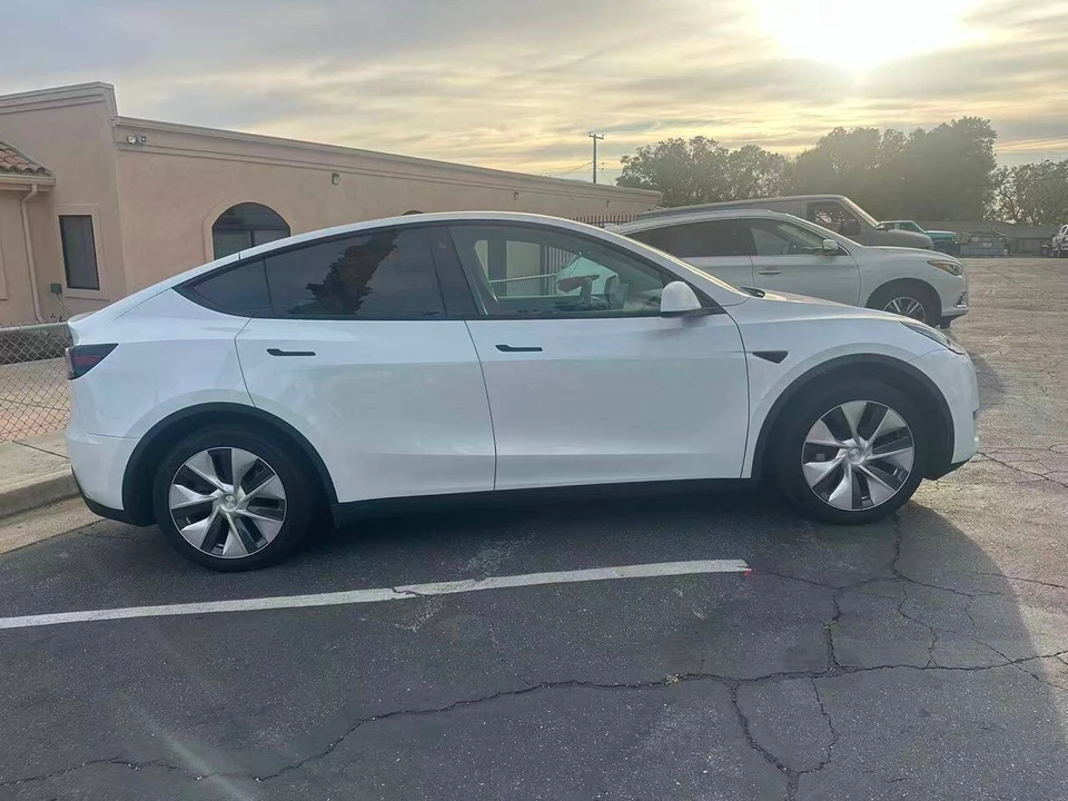 2022 Tesla Model Y - Image 8 of 13
