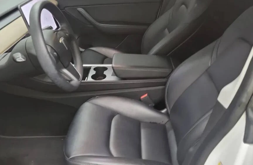 2022 Tesla Model Y - Image 9 of 10