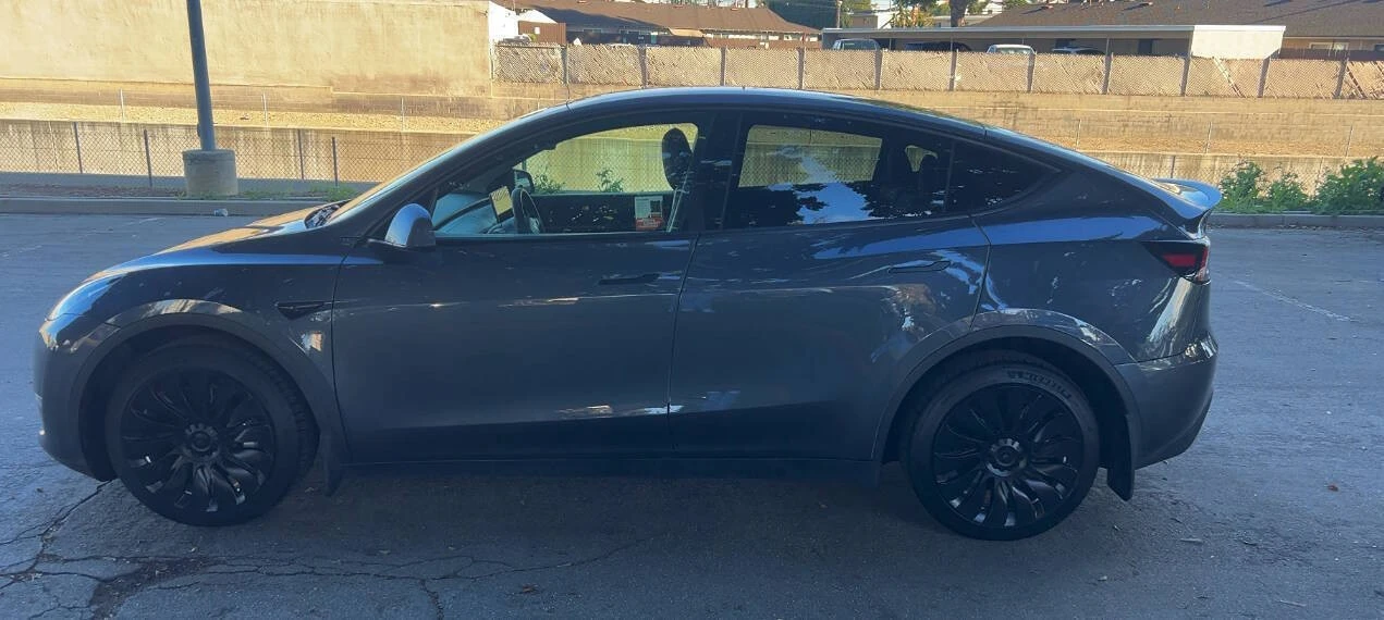 2022 Tesla Model Y - Image 6 of 10