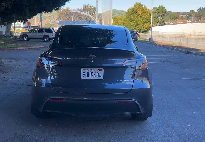 2022 Tesla Model Y - Image 5 of 10