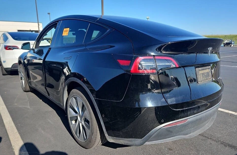 2022 Tesla Model Y - Image 6 of 10