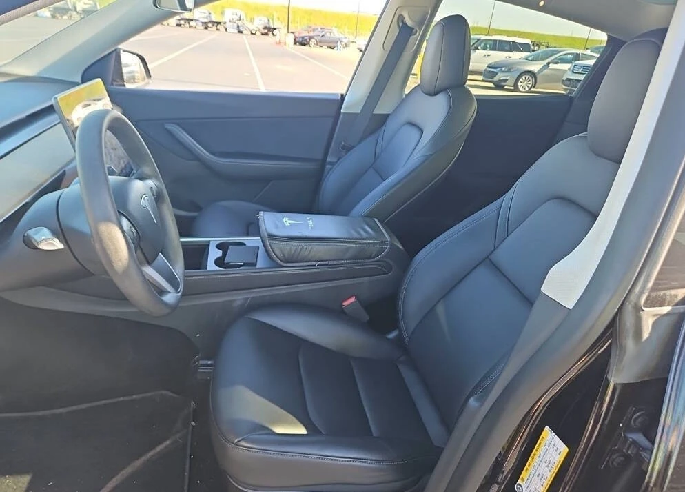 2022 Tesla Model Y - Image 9 of 10
