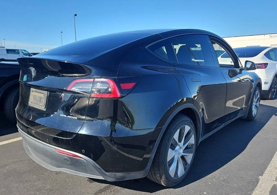 2022 Tesla Model Y - Image 3 of 10