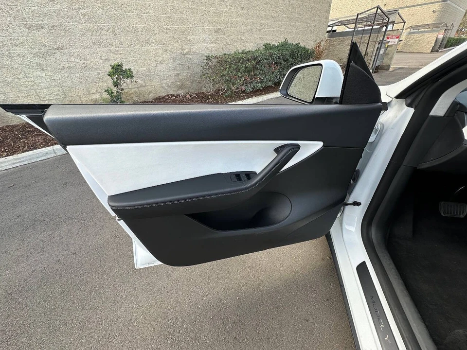 2022 Tesla Model Y - Image 11 of 12