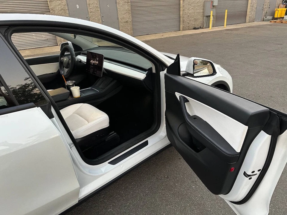 2022 Tesla Model Y - Image 13 of 18