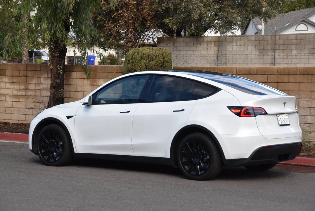 2022 Tesla Model Y - Image 11 of 21