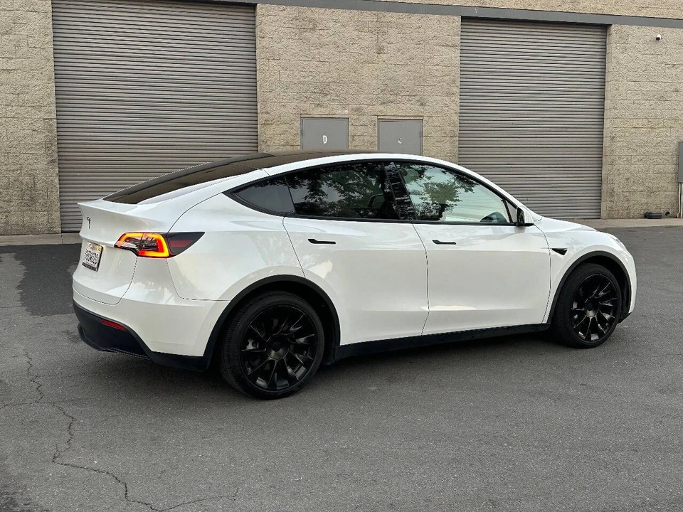 2022 Tesla Model Y - Image 3 of 18