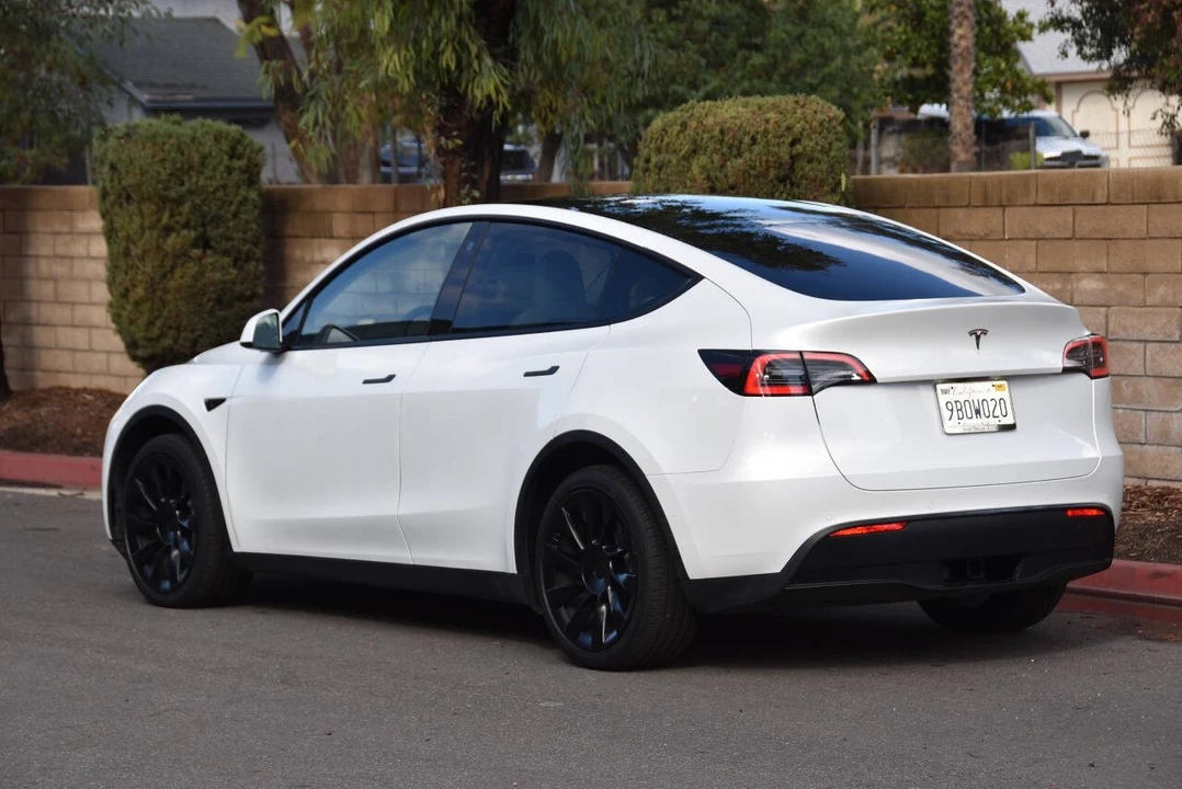 2022 Tesla Model Y - Image 12 of 21