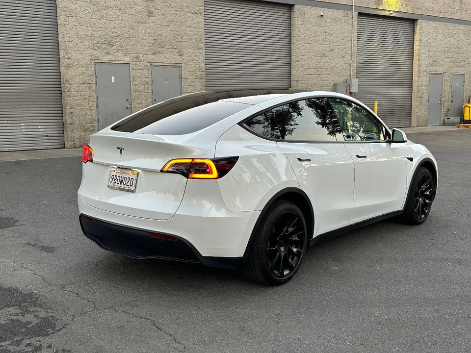 2022 Tesla Model Y - Image 4 of 18