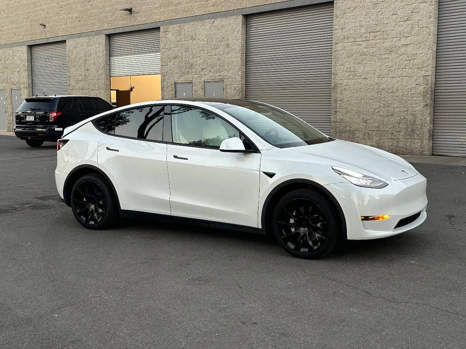 2022 Tesla Model Y - Image 8 of 18