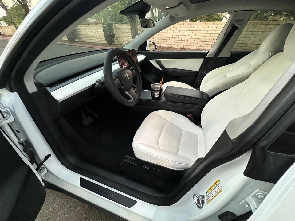 2022 Tesla Model Y - Image 2 of 18