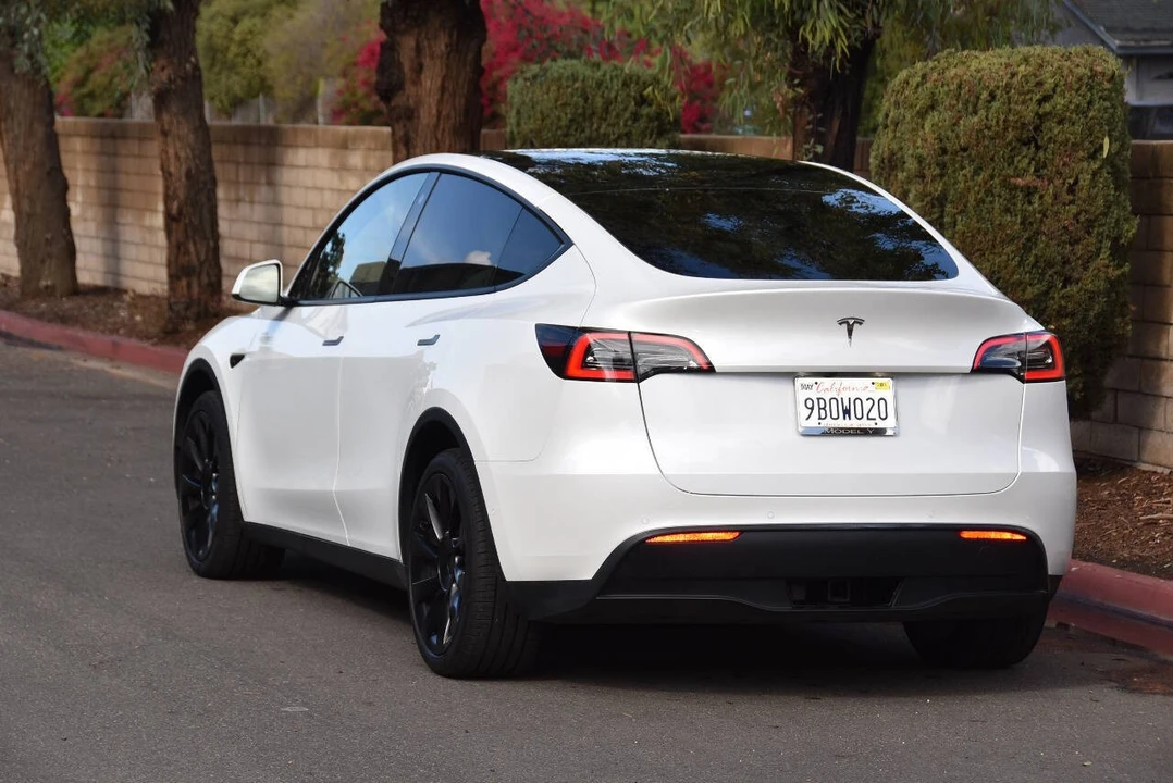 2022 Tesla Model Y - Image 13 of 21