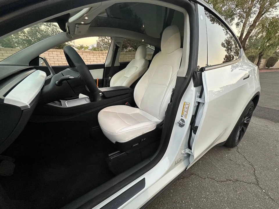 2022 Tesla Model Y - Image 16 of 18