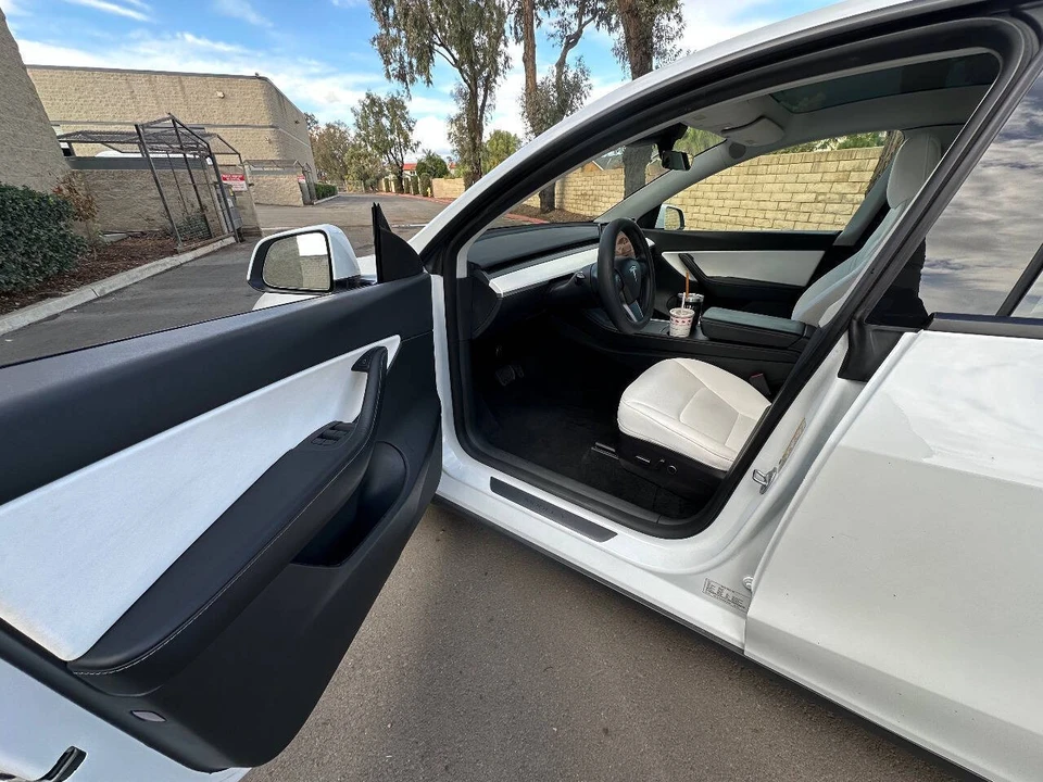2022 Tesla Model Y - Image 10 of 12
