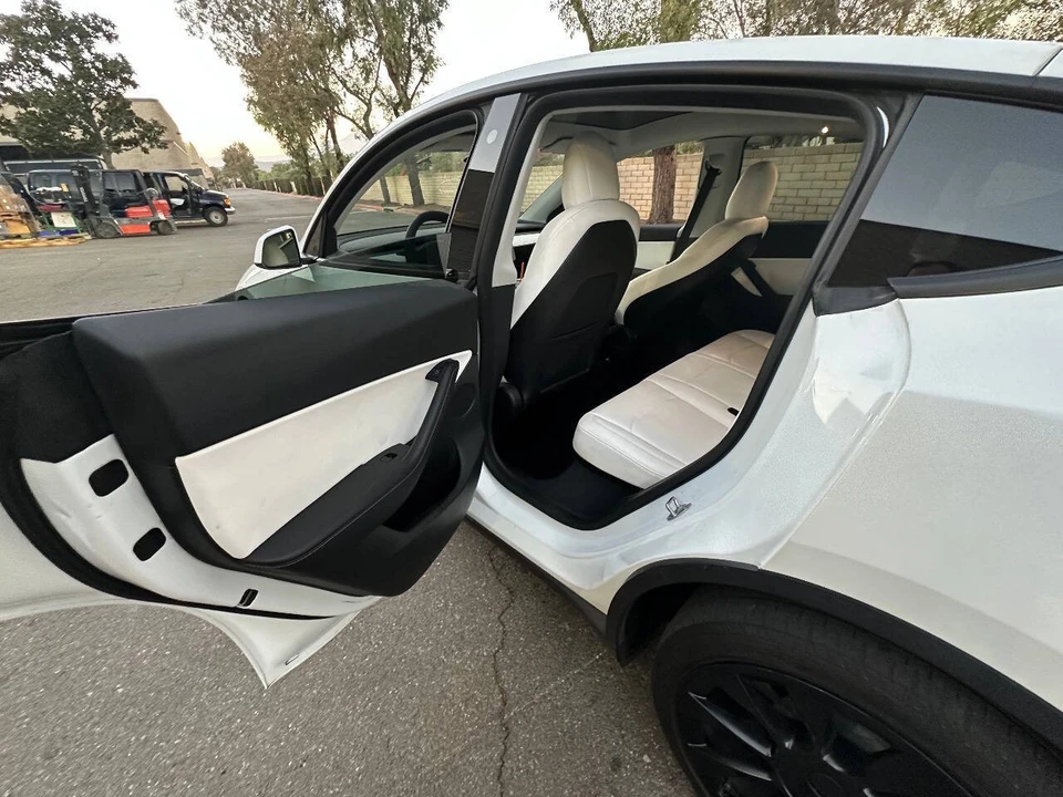 2022 Tesla Model Y - Image 9 of 18