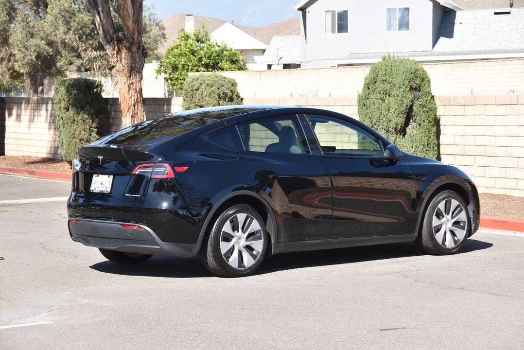 2022 Tesla Model Y - Image 9 of 12