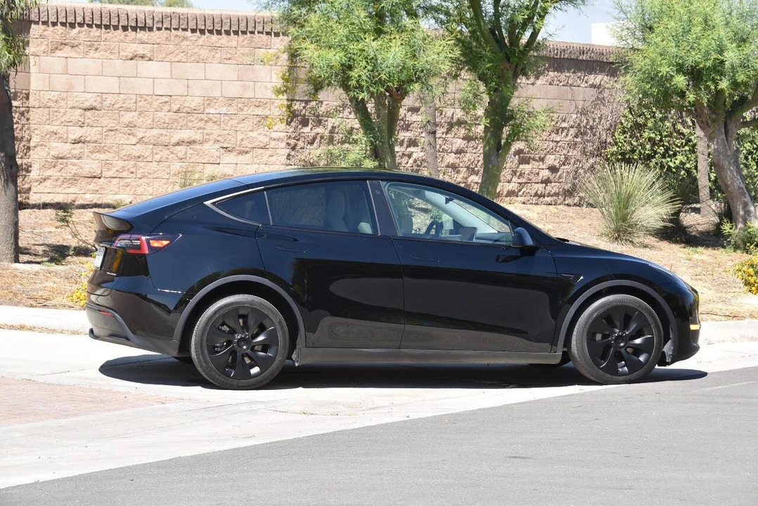 2022 Tesla Model Y - Image 14 of 21