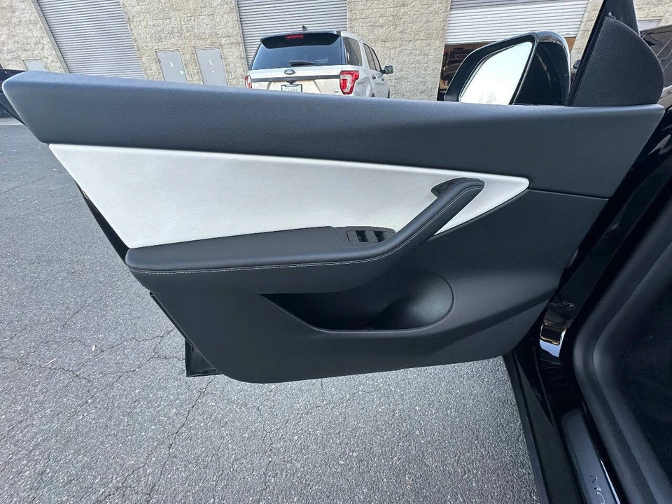 2022 Tesla Model Y - Image 11 of 12