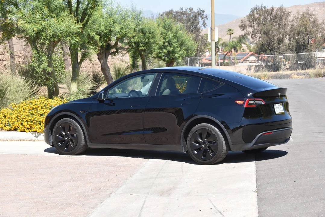 2022 Tesla Model Y - Image 10 of 21