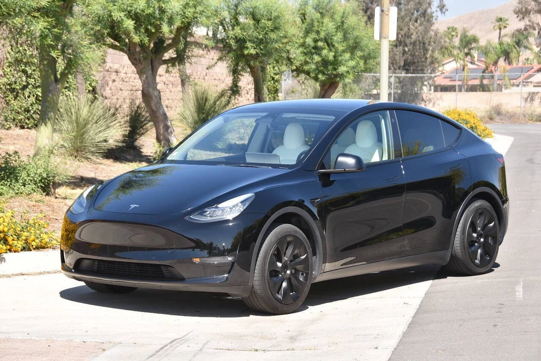 2022 Tesla Model Y - Image 9 of 21