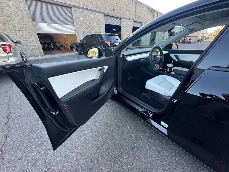 2022 Tesla Model Y - Image 10 of 21