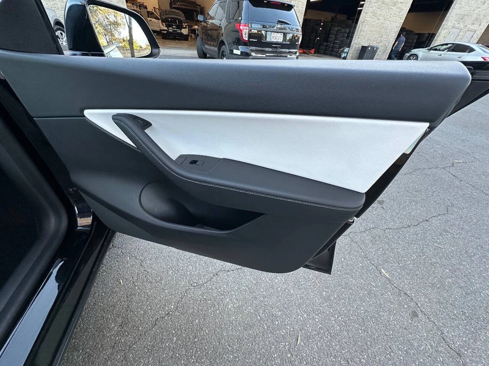 2022 Tesla Model Y - Image 17 of 21